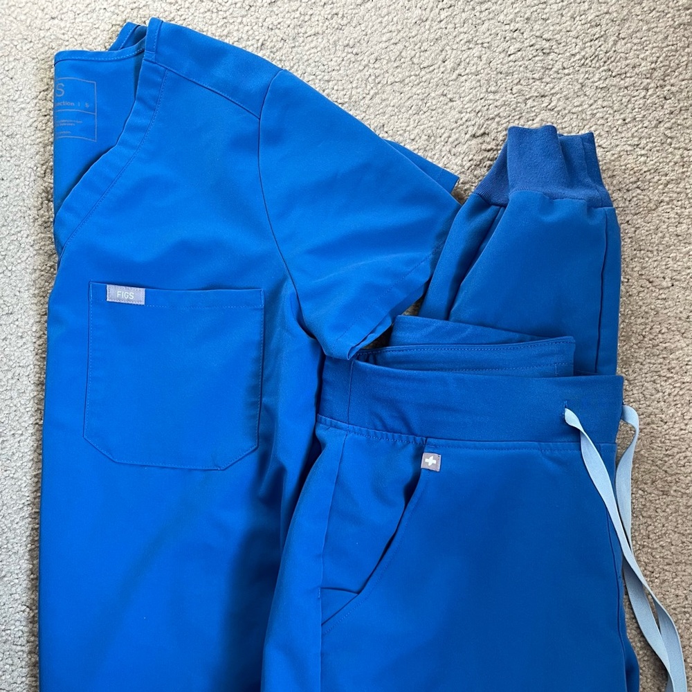 FIGS size S Royal Blue Catarina One-Pocket Scrub Top & Zamora Jogger Scrub Pants